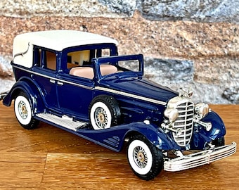 Jada Toys 1947 Cadillac Series 62, Street Low, Lowrider Series