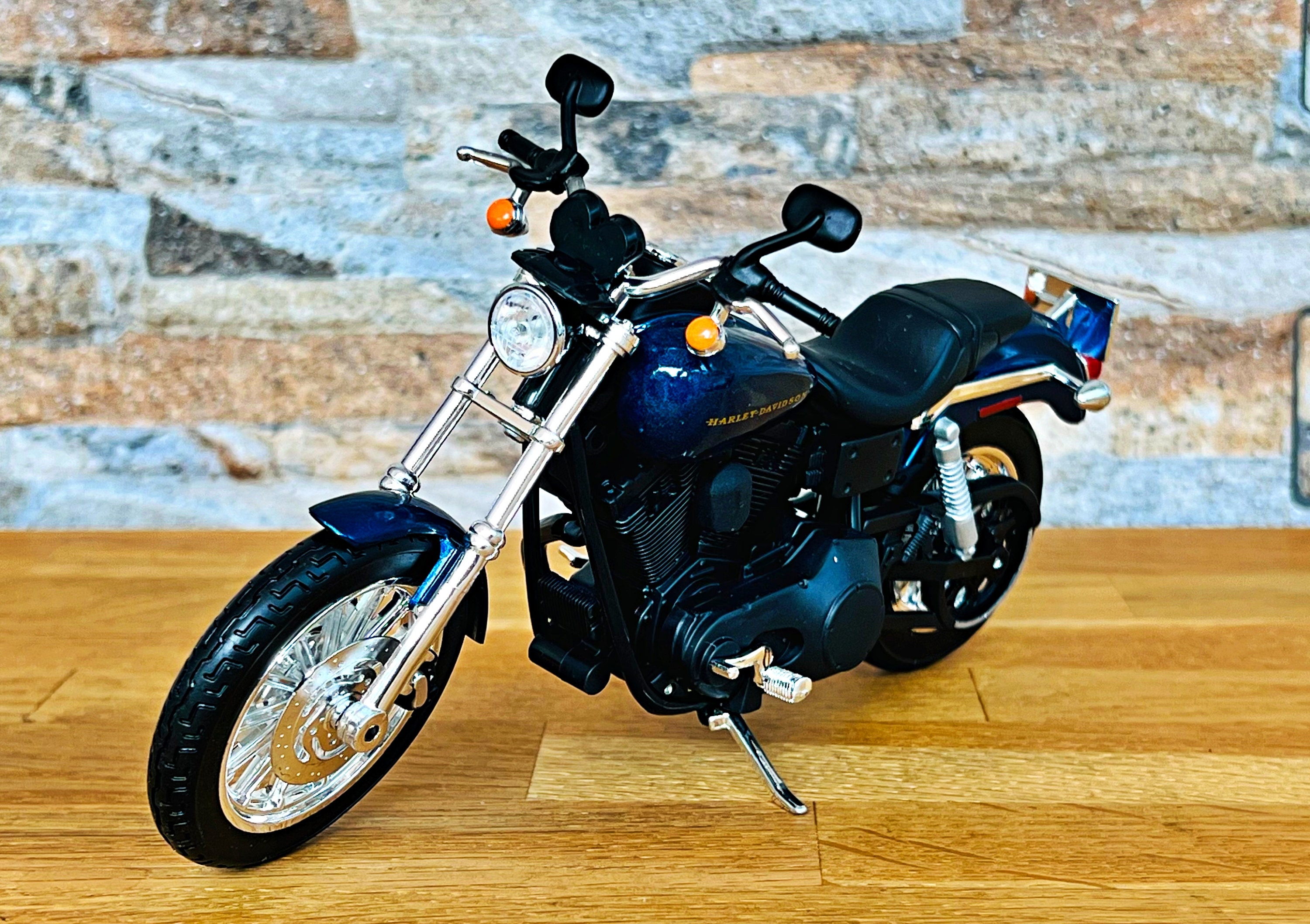 Harley Davidson 1977 FXS Low Rider | Modèle réduit de moto | 1/18e moulé sous pression | Moto moulée sous pression | Harley Davidson miniature | Modèle de moto - France Harley Davidson 1977 FXS Low Rider | Modèle réduit de moto | 1/18e moulé sous pression | Moto moulée sous pression | Harley Davidson miniature | Modèle de moto - France