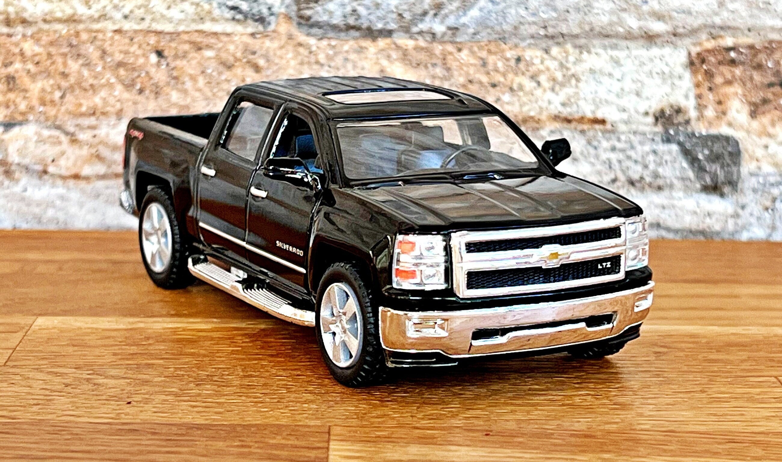 Chevrolet Silverado 2014, Model car, Diecast pickup, 1/46 diecast car, scale model car, Die cast collection item, 1/46 die cast truck