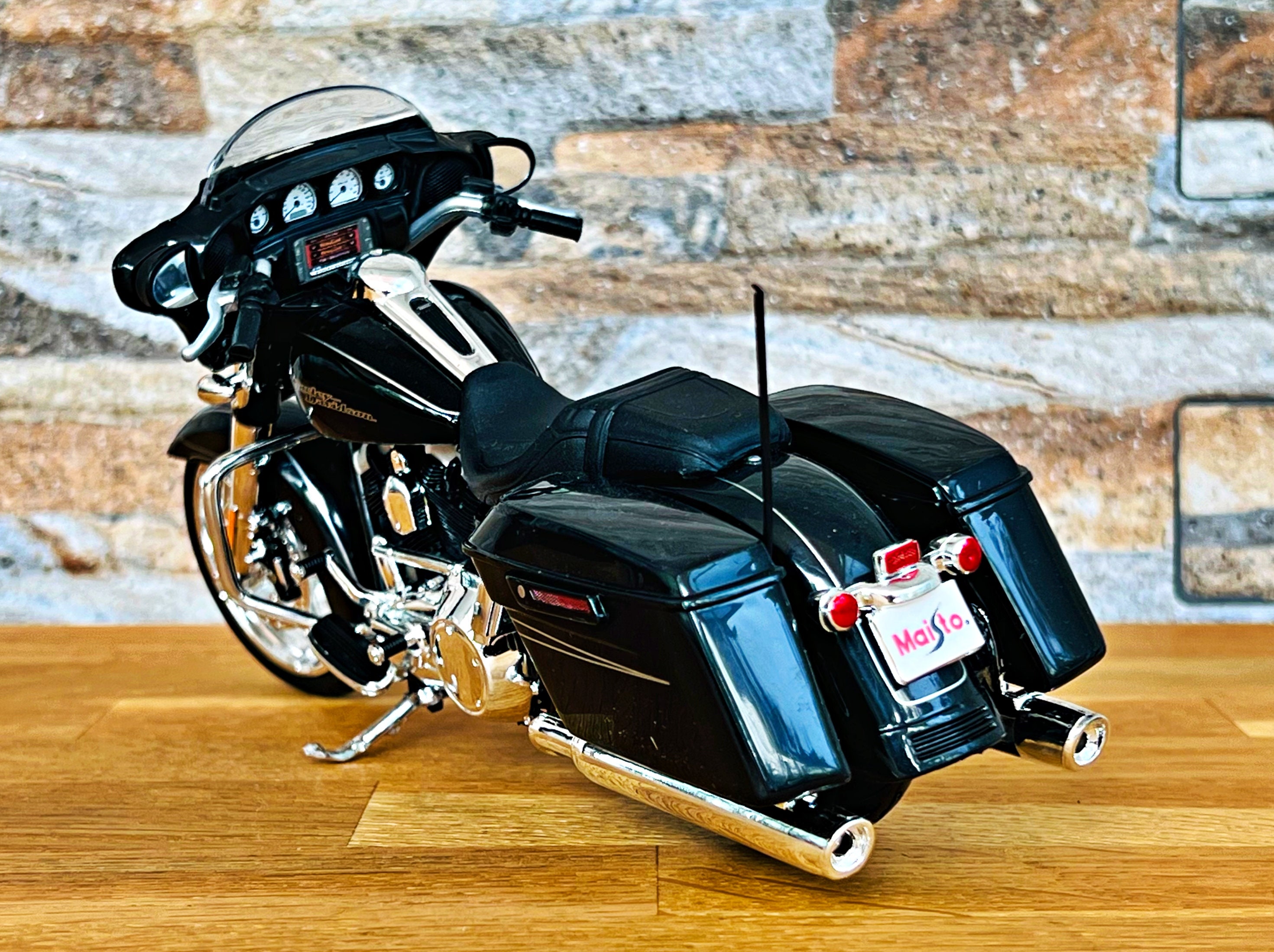 Motorcycle Gifts For Men Maisto 1:12 Scale Harley Davidson Street