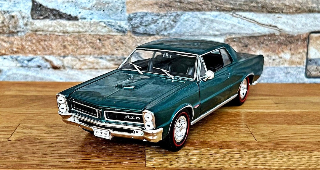 Pontiac GTO 1965 | Vintage Model Car | 1/24 Diecast Car | 1/24