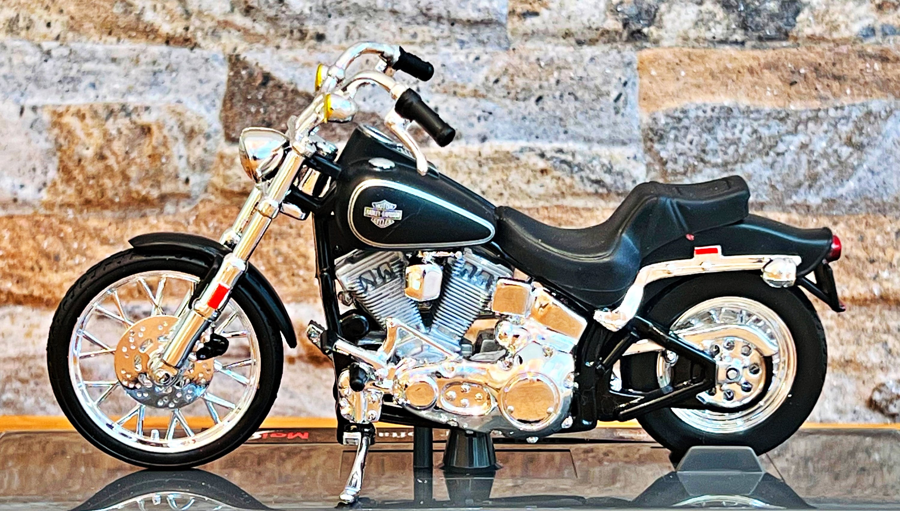 ハーレーダビッドソン 1984 FXST ソフテイル、スケール 1/18 モデル