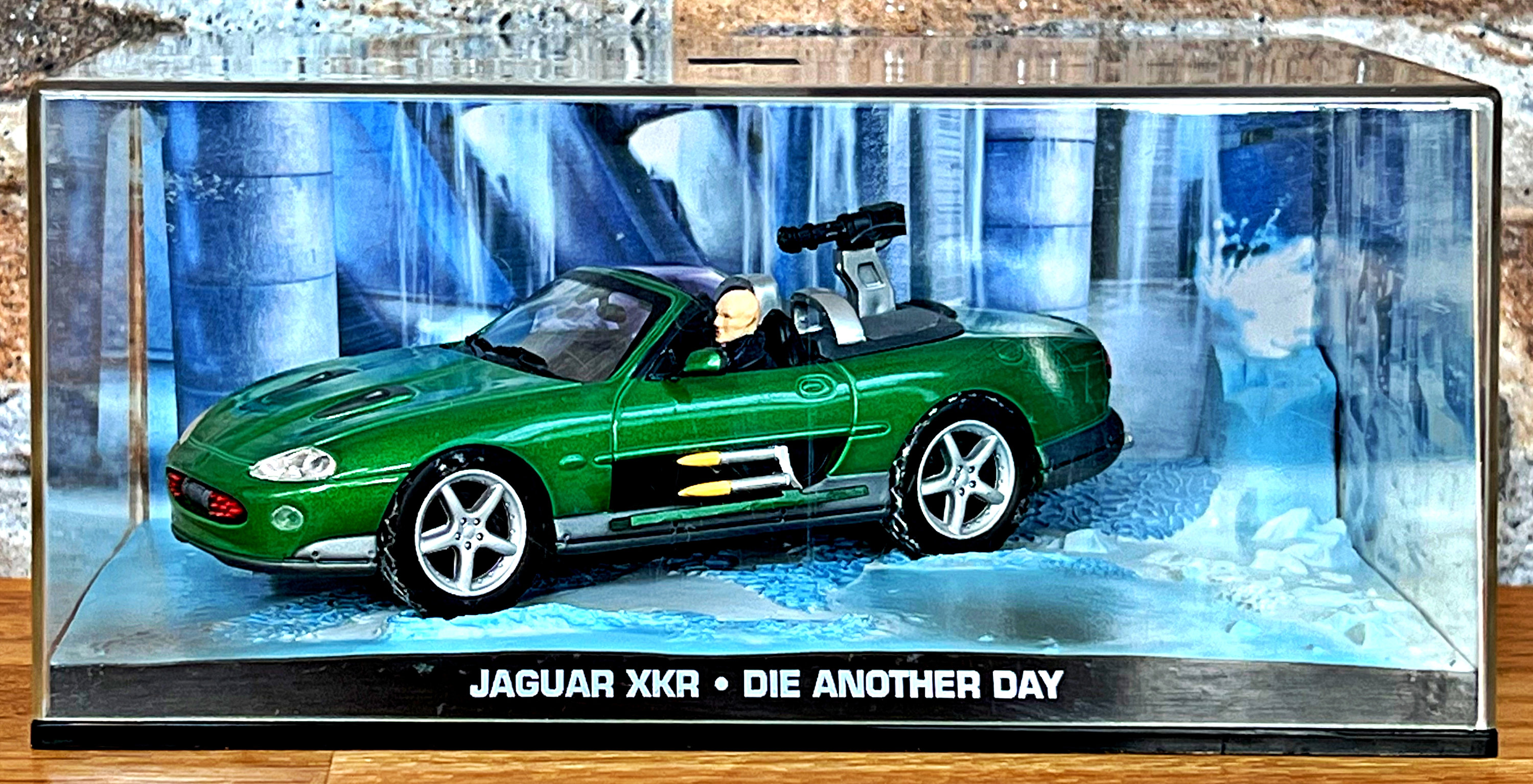 ジャガーXKRロードスター007ダイアナザーデイ緑色オープンカー 1/18 1/18 JAGUAR XKR ROADSTER「007 ダイ・アナザー・デイ」 - メルカリ