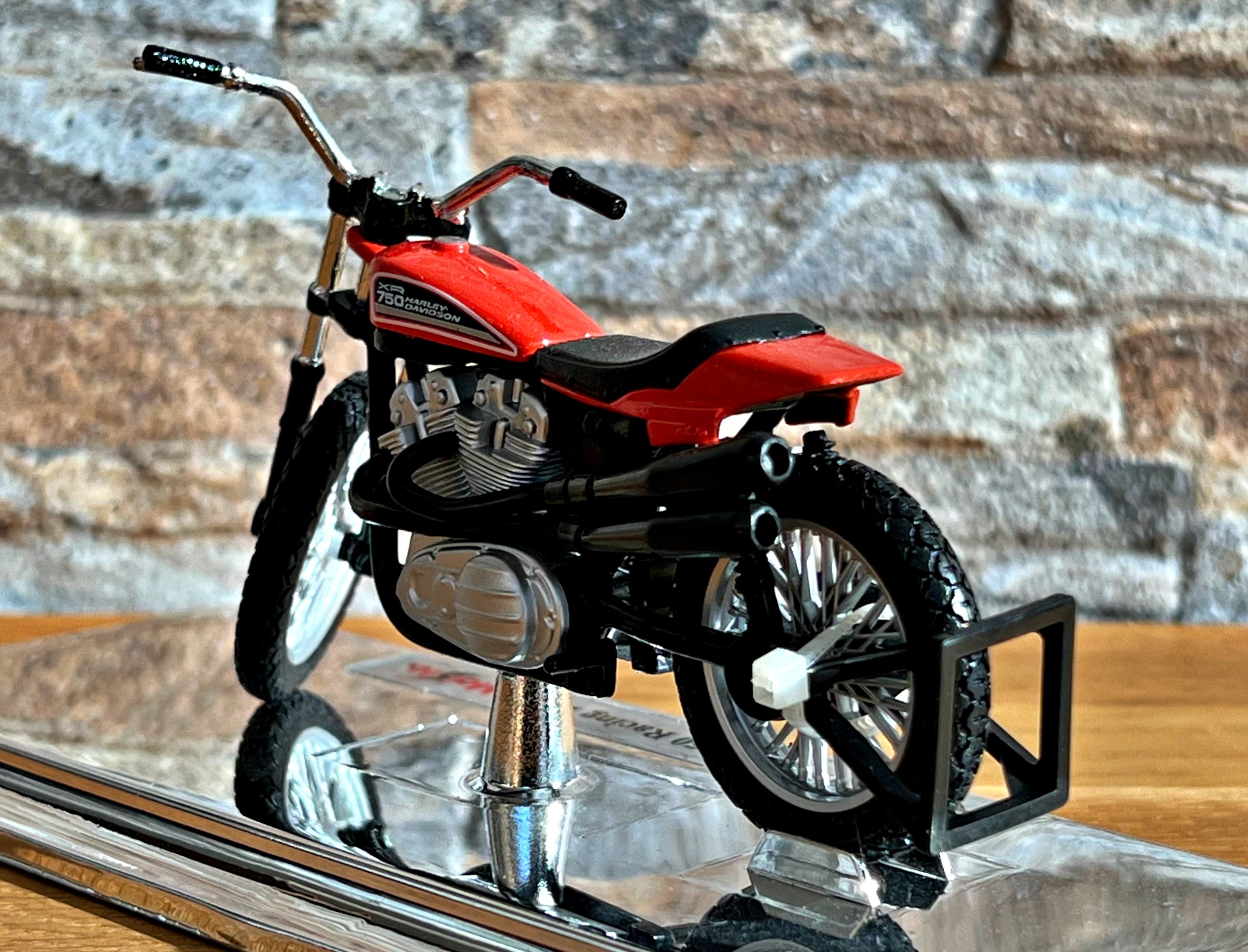 Harley Davidson 1972 XR 750 Racing Bike, Scale 1/18 Diecast