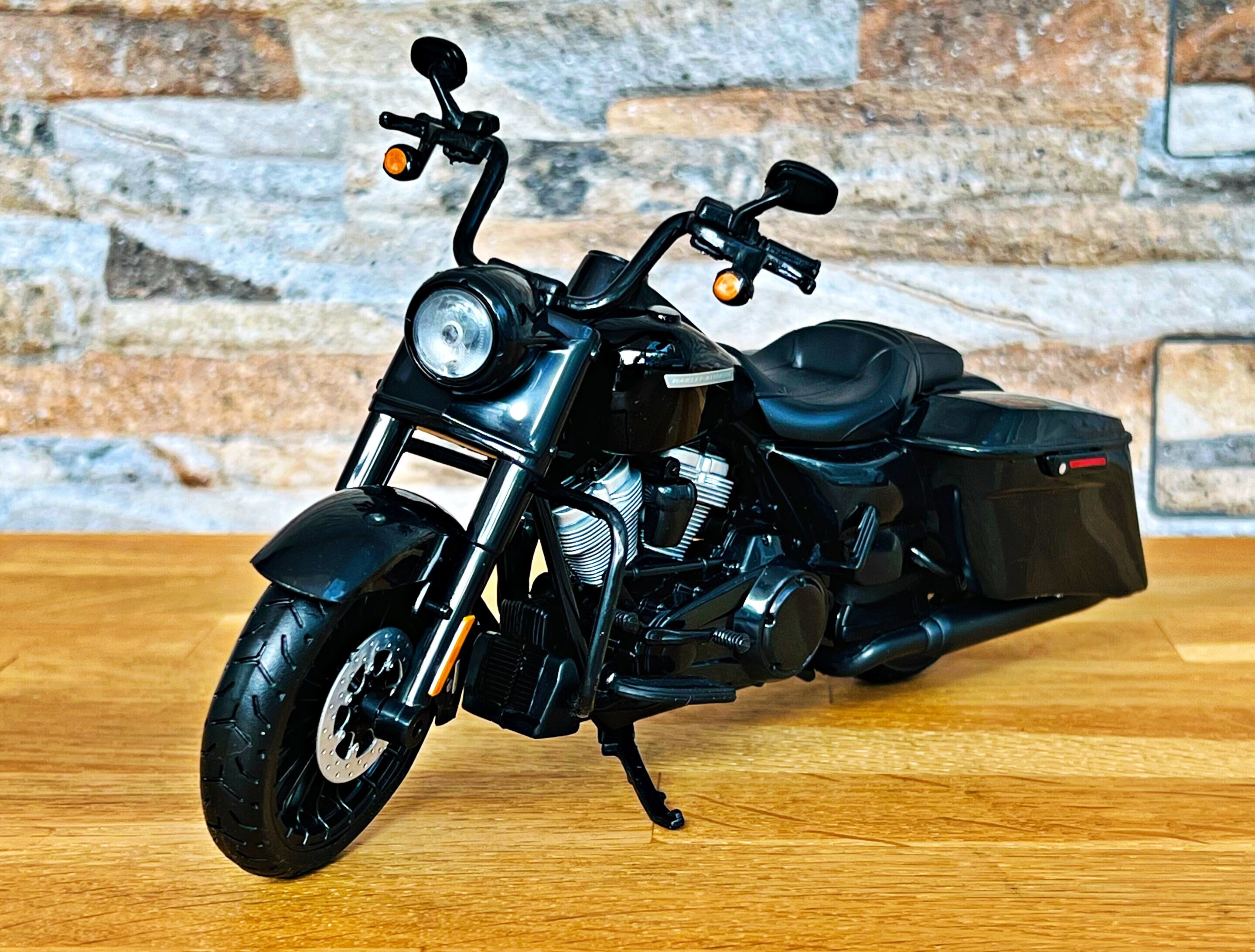 ExPrismarx Modèle de moto en alliage à l'échelle 1/6, vélo de simulation dynamique avec lumière, son et fumée, affichage de moto en métal de collection pour adultes et jeunes (V4R rouge