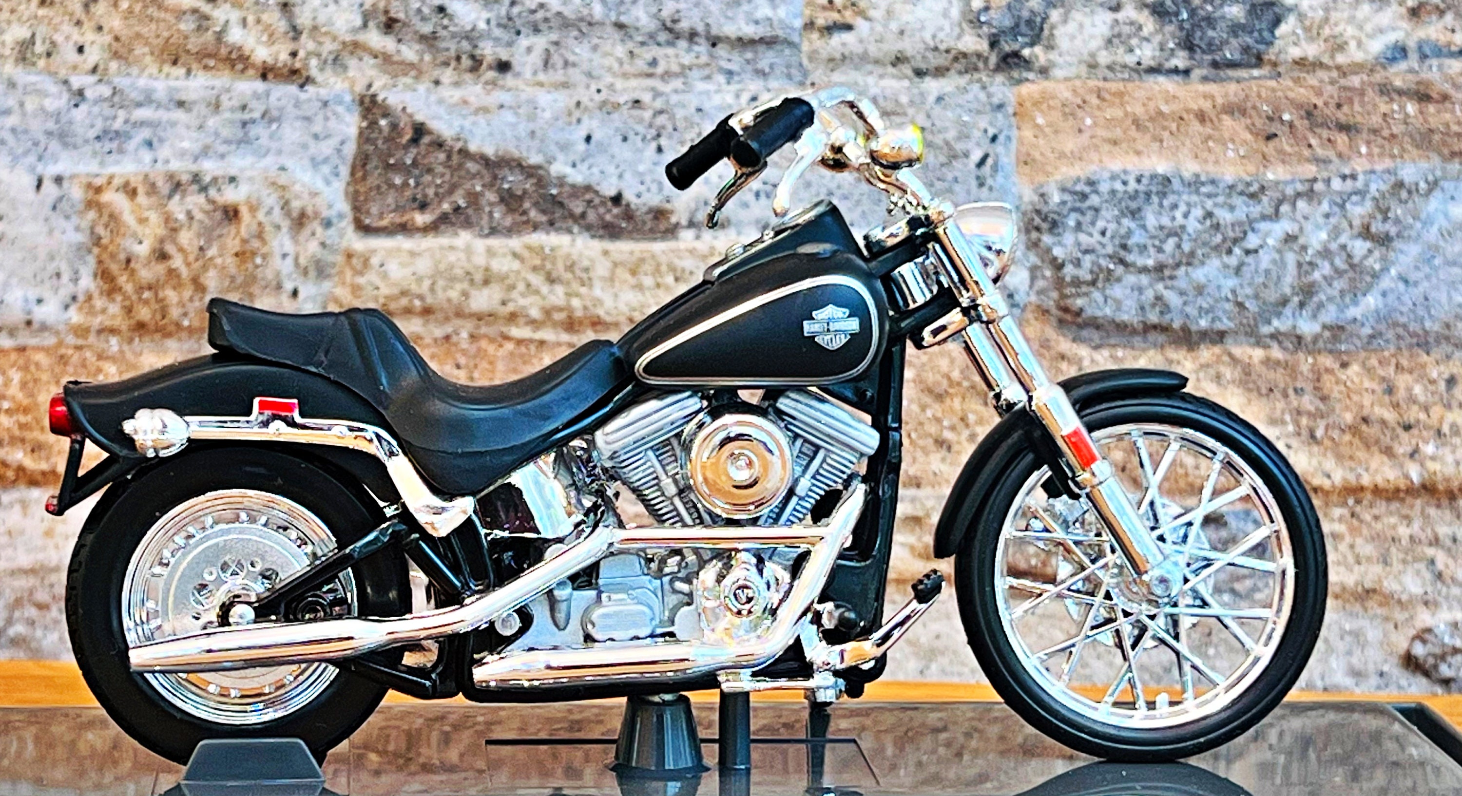 Harley Davidson 1984 FXST Softail, Scale 1/18 Model Motorcycle, 1