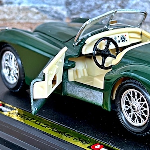 Jaguar XK120 Roadster 1948 | Vintage model car | scale 1/24 diecast car | 1/24 scale model car | Diecast collection item | Jaguar