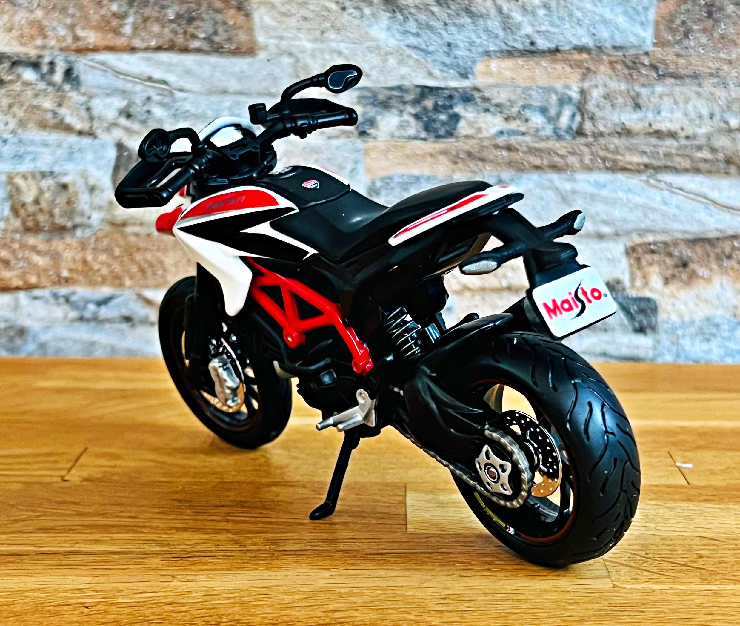 Ducati Hypermotard SP 2013, Scale 1/12 Diecast Model
