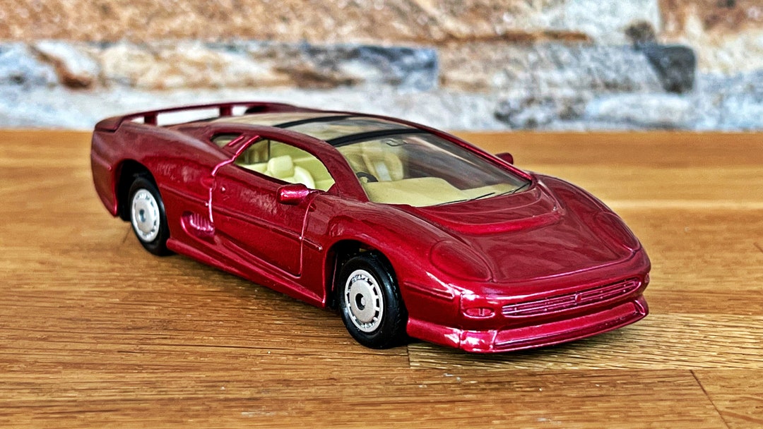 Jaguar XJ220 1992 Model , Vintage Car Model, Diecast Model Car, 140 Scale Model Car, Old Model