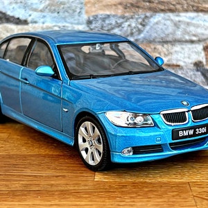 BMW 330i | Model car | 1:24 diecast car | 1/24 scale model car | Car model | Die cast model | collection item | BMW
