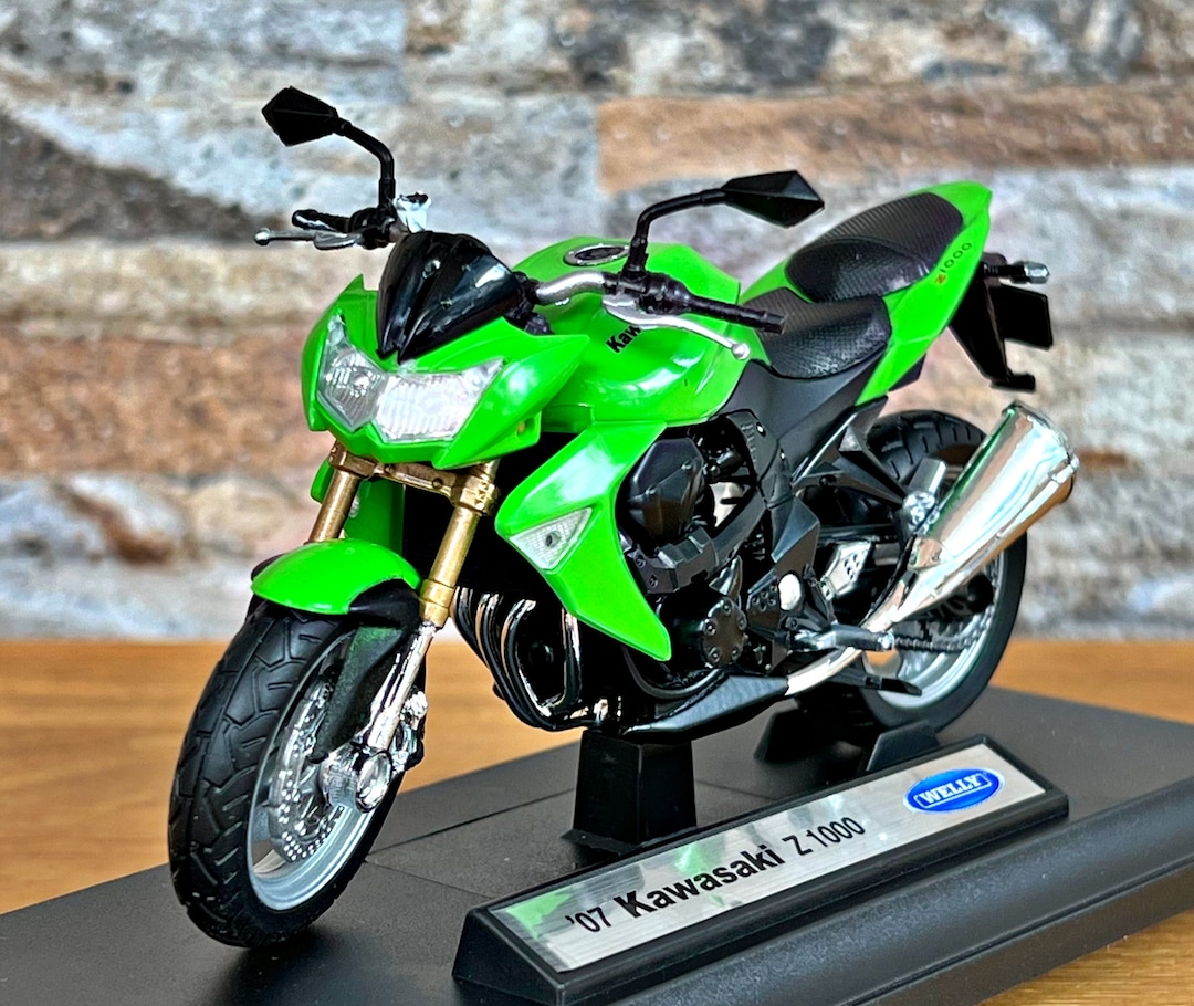 Kawasaki Z 1000 , Scale 1/18 Diecast Model Motorcycle, 1/18 Die
