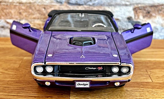 Dodge Challenger RT 1970 | 1:24 Diecast Car | 1/24 Scale Model Car