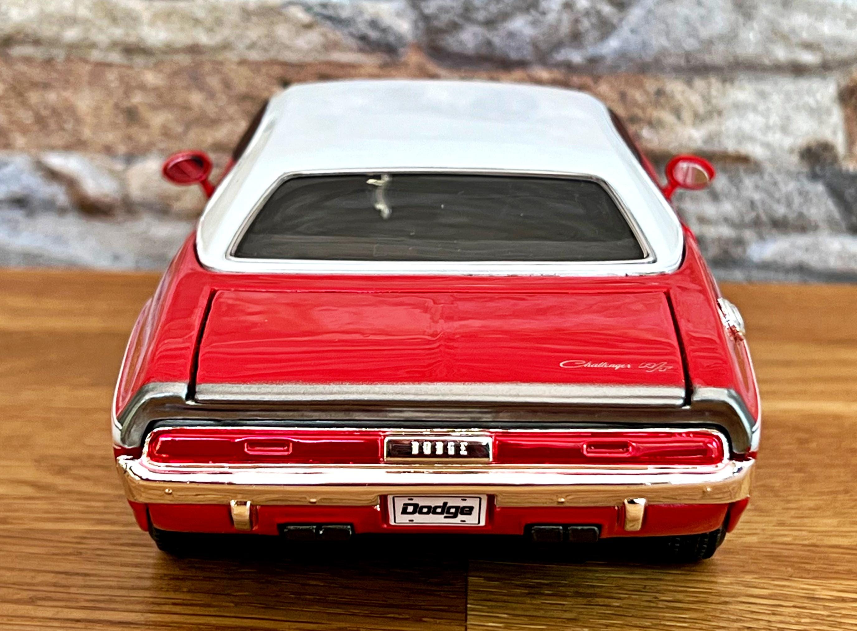 Dodge Challenger RT Coupe 1970 | 1:24 Diecast Car | 1/24 Scale