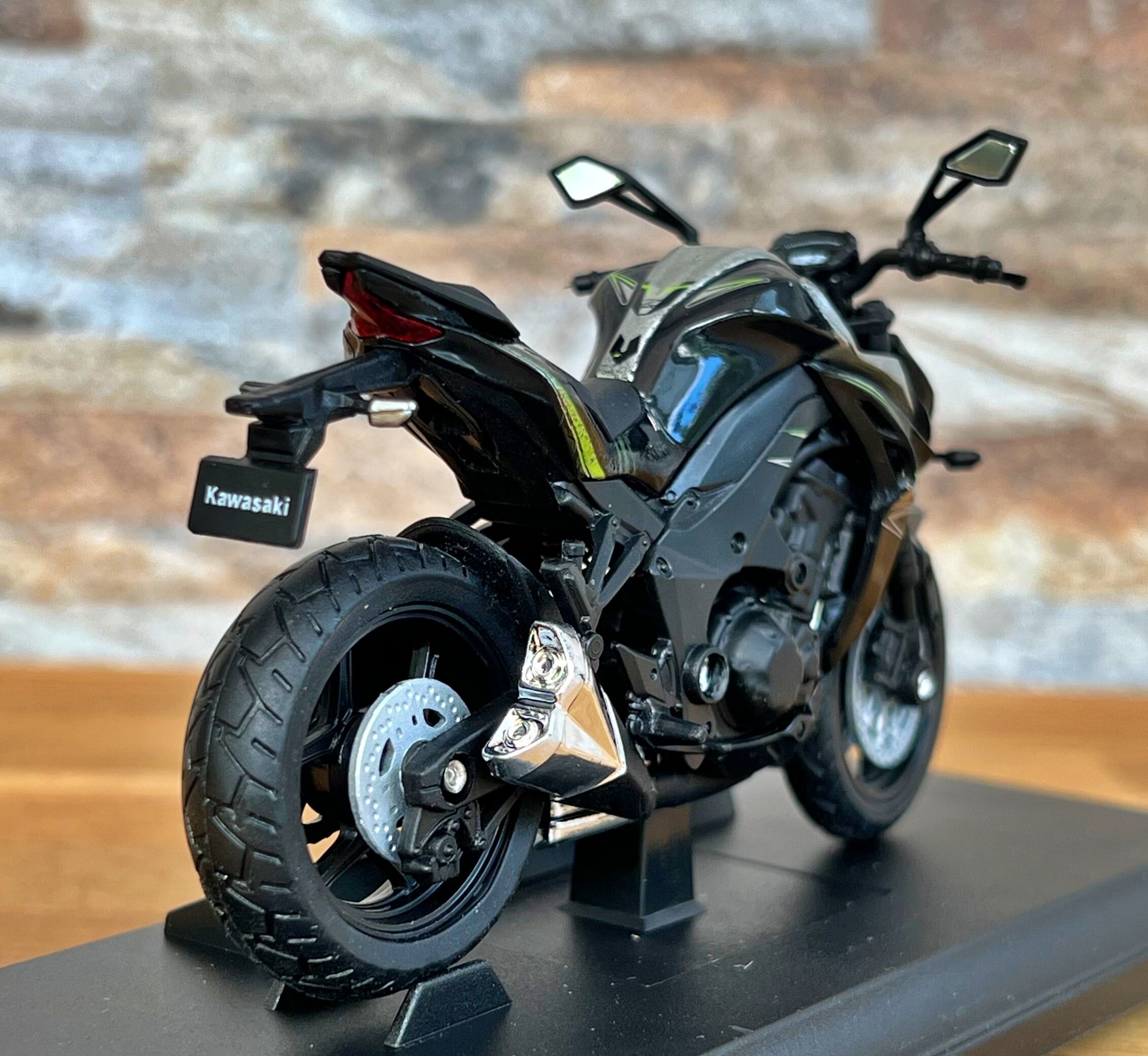 Kawasaki Z1000 R 2017 | Scale 1/18 Diecast Model Motorcycle |1/18