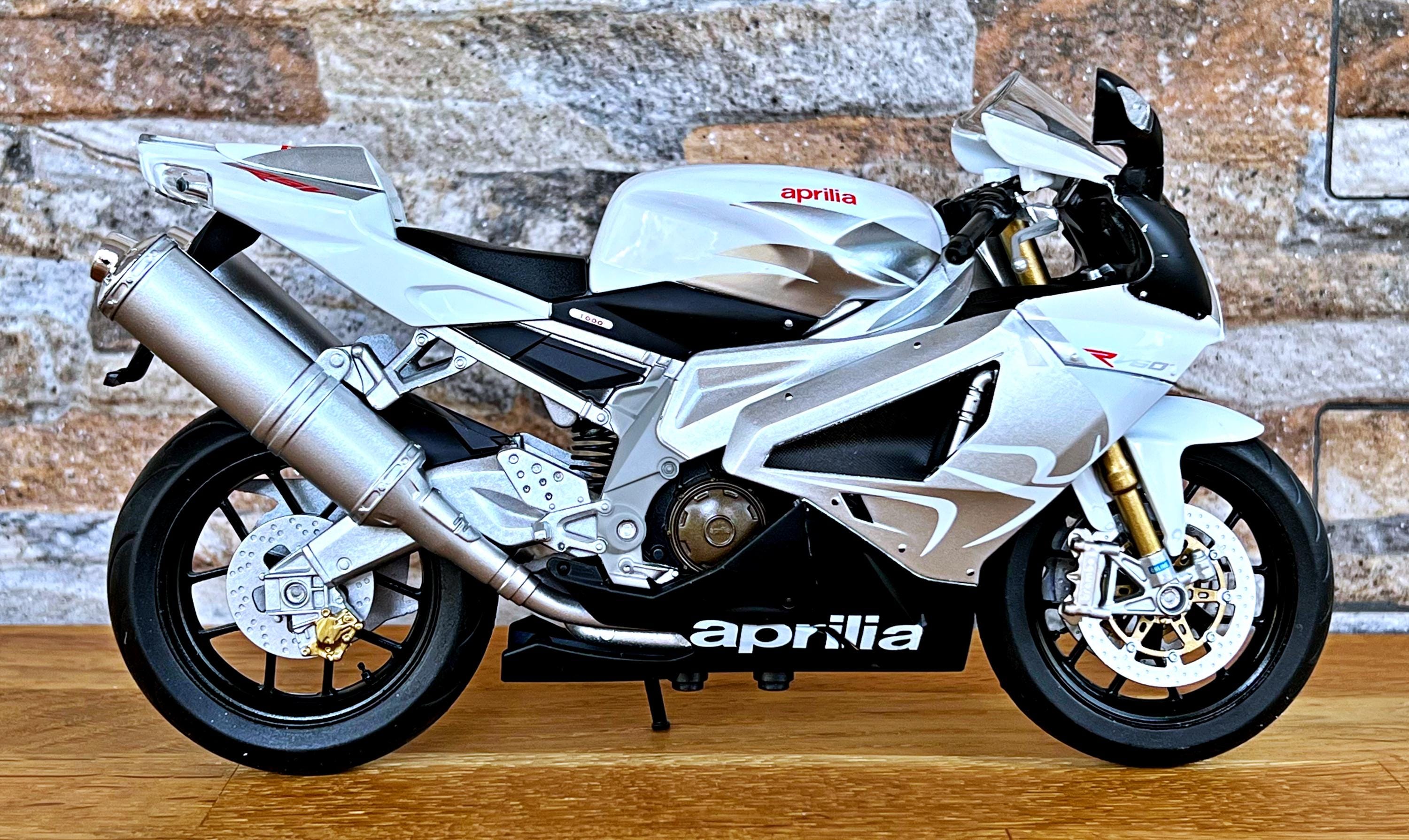Aprilia RSV 1000R , Model Motorcycle, Scale 1/10 Diecast