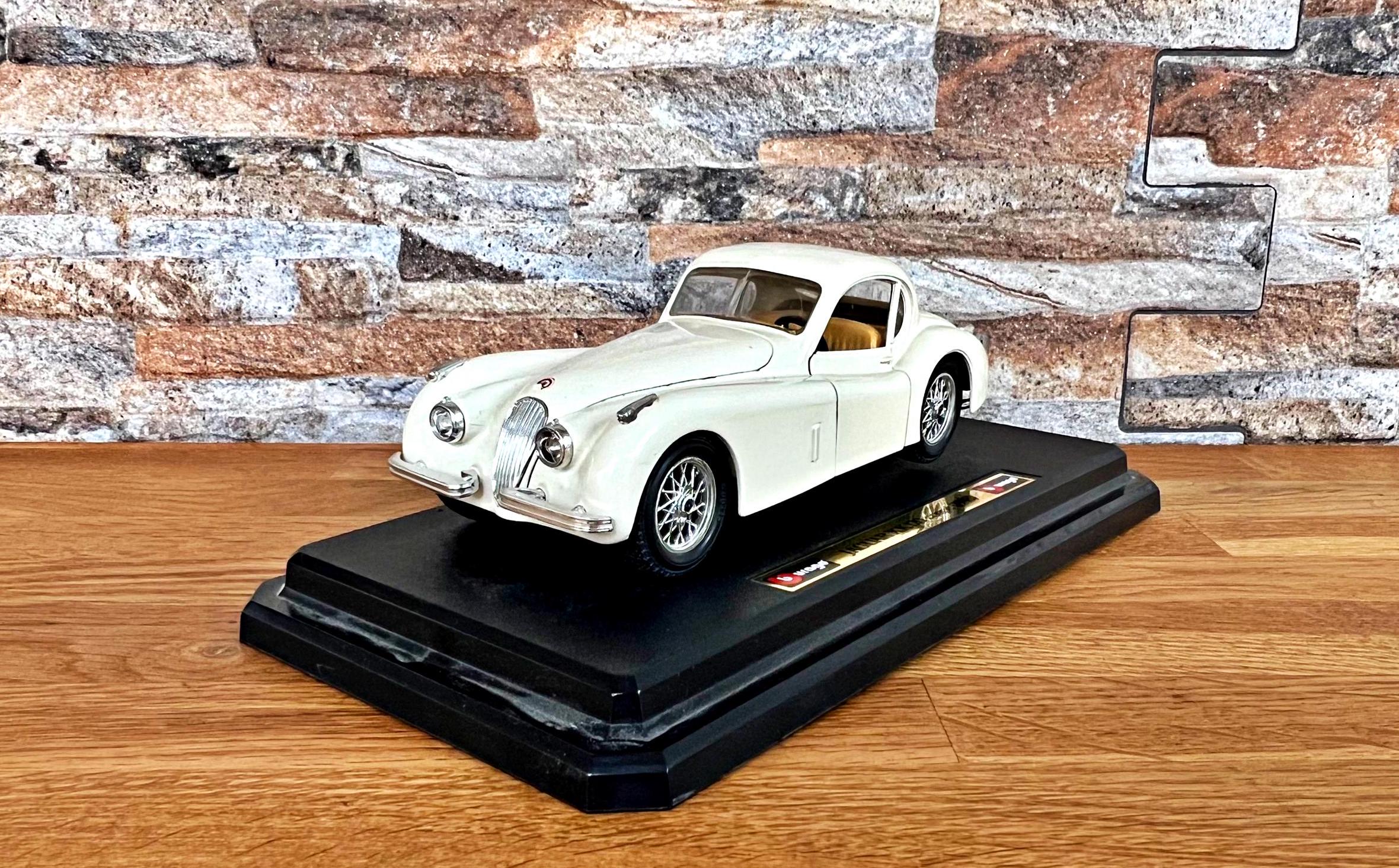 Jaguar XK120 Coupe 1948 | Vintage Model Car | Scale 1/24 Diecast