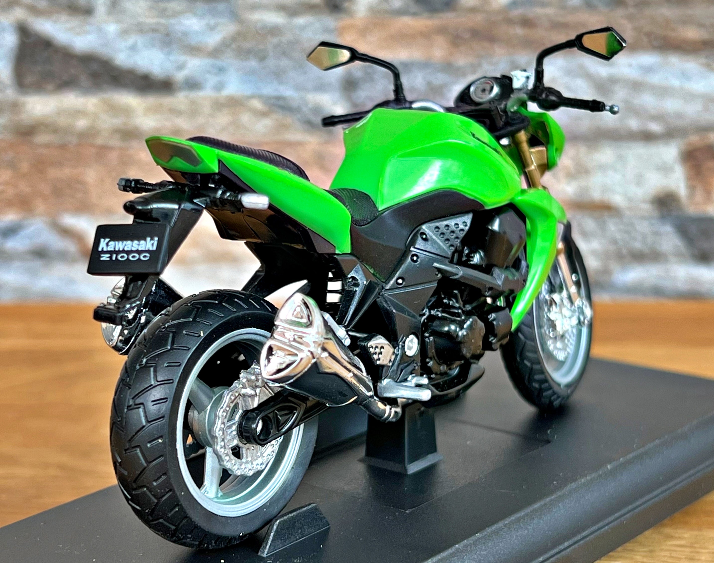Kawasaki Z 1000 , Scale 1/18 Diecast Model Motorcycle, 1/18 Die