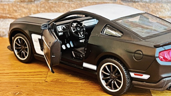 Ford Mustang Boss 302 | Model Car | 1/24 Diecast Car | 1/24