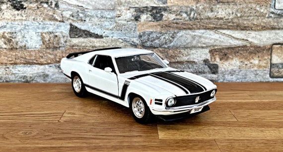 Ford Mustang Boss 302 1970 | Vintage Model Car | 1/24 Diecast Car