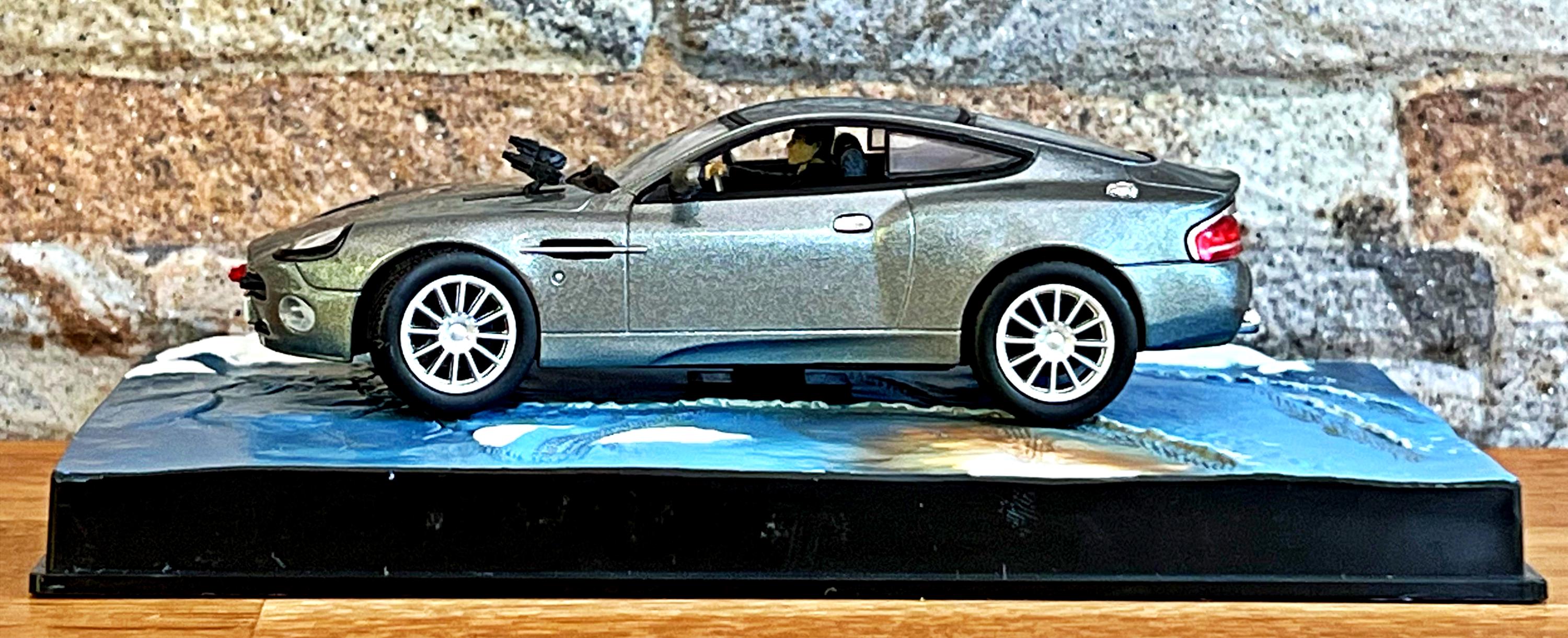 Aston Martin V12 Vanquish, 007 James Bond Collection, Vintage Aston Martin V12 Vanquish, 007 James Bond Collection, Vintage