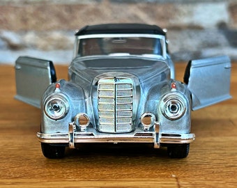 (送料込み)【1/36ダイキャストカー】Corgi メルセデス ベンツ 300S il_340x270.4238734020_39lf.jpg