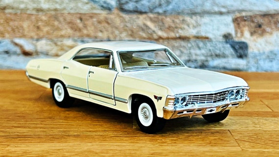 シボレー インパラ 1967 | 1/43スケール モデルカー | 1/43 ダイ