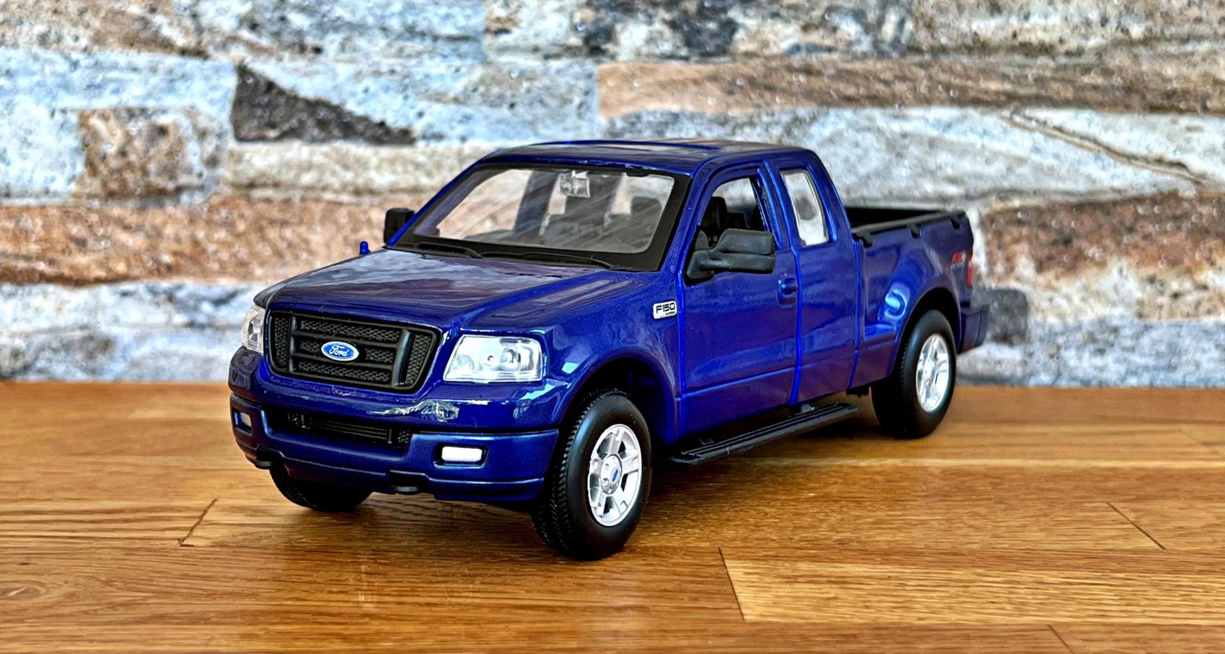 Ford F-150 FX4 2004 | Model Car | Diecast Truck | 1/31 Scale Model