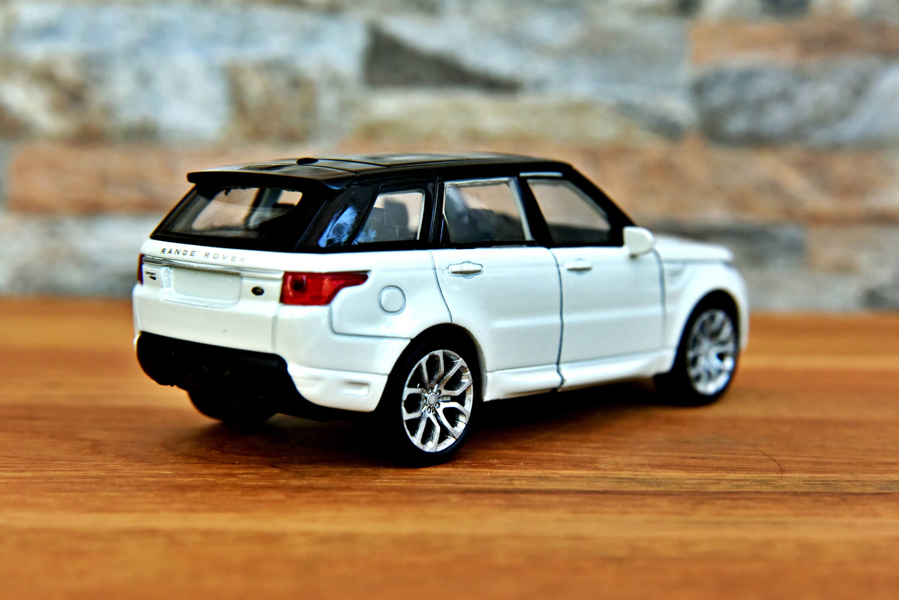 Range Rover Sport | 1/38 Scale Model Car | Diecast Car Model | Die