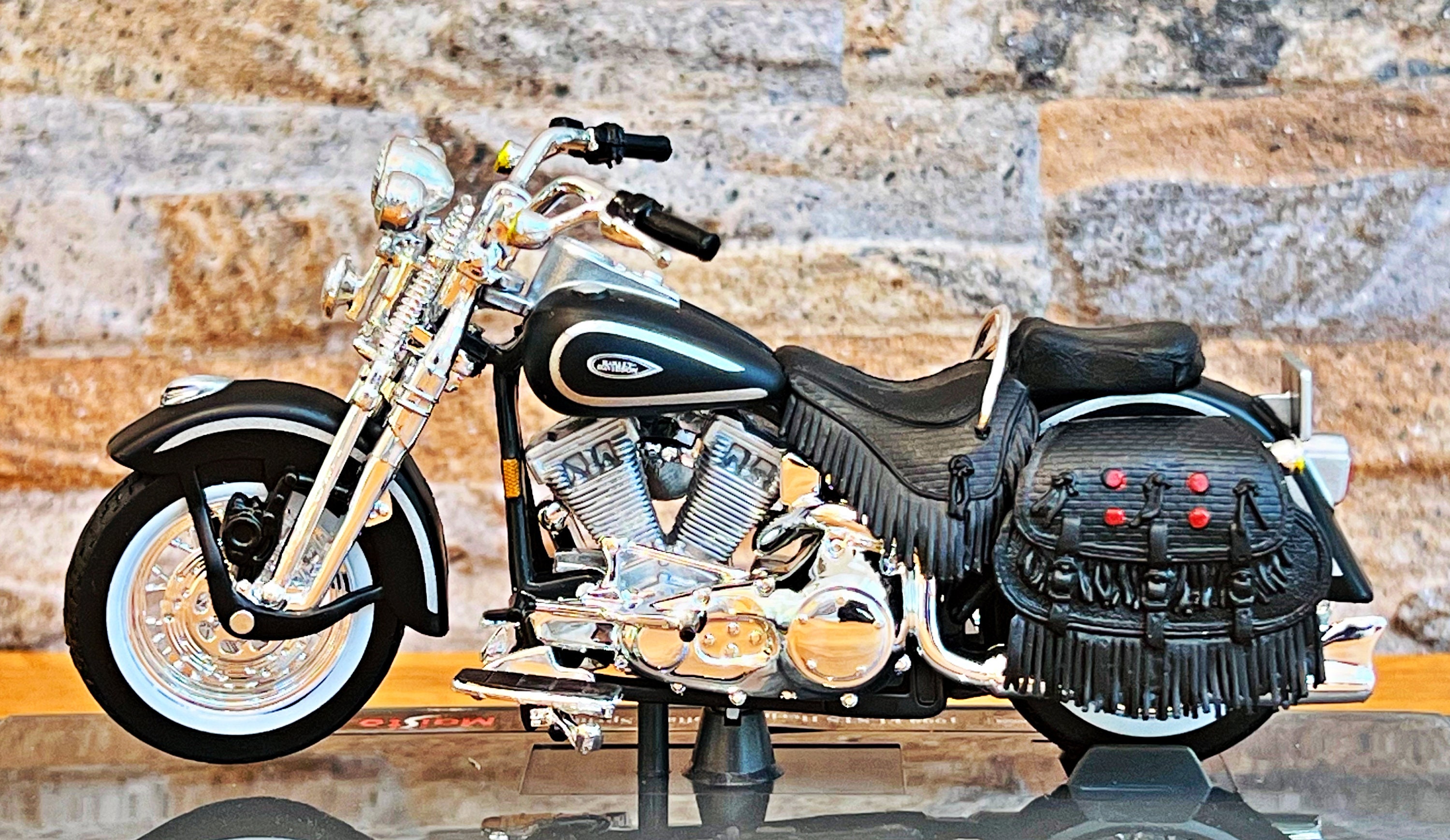 Harley Davidson 1999 FLSTS Heritage Softail Springer, Scale 1/18