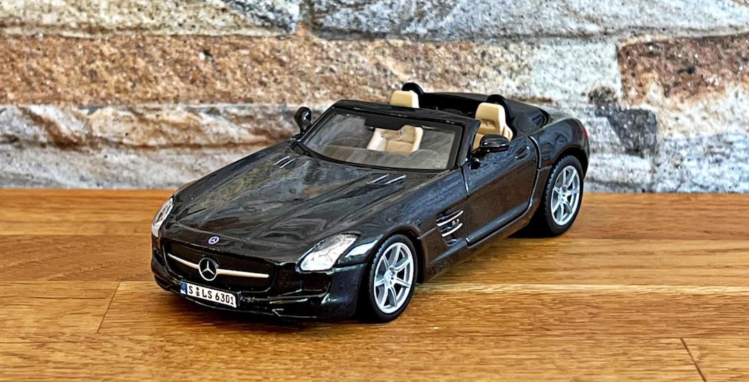 Mercedes Benz SLS AMG Roadster | 1/32 Scale Model Car | Diecast
