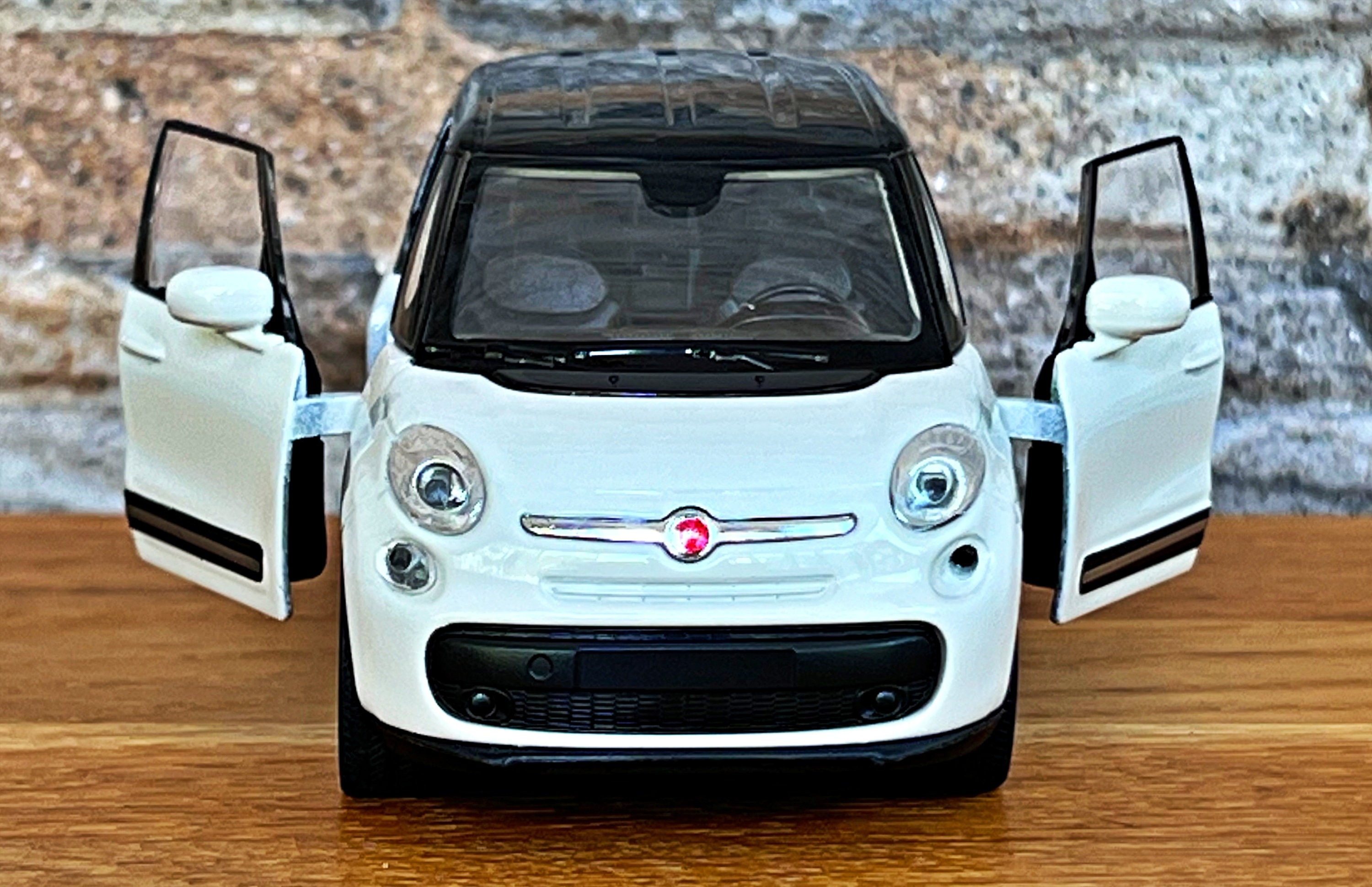 Fiat 500L 2013 | Model Car | 1/34 Scale Diecast Car | Scale Model