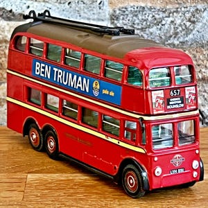 3 Axle QI Trolley Bus, Great British Buses, Vintage diecast bus, 1:76 scale model bus, Collection item, Classic Bus, Trolley bus, die cast