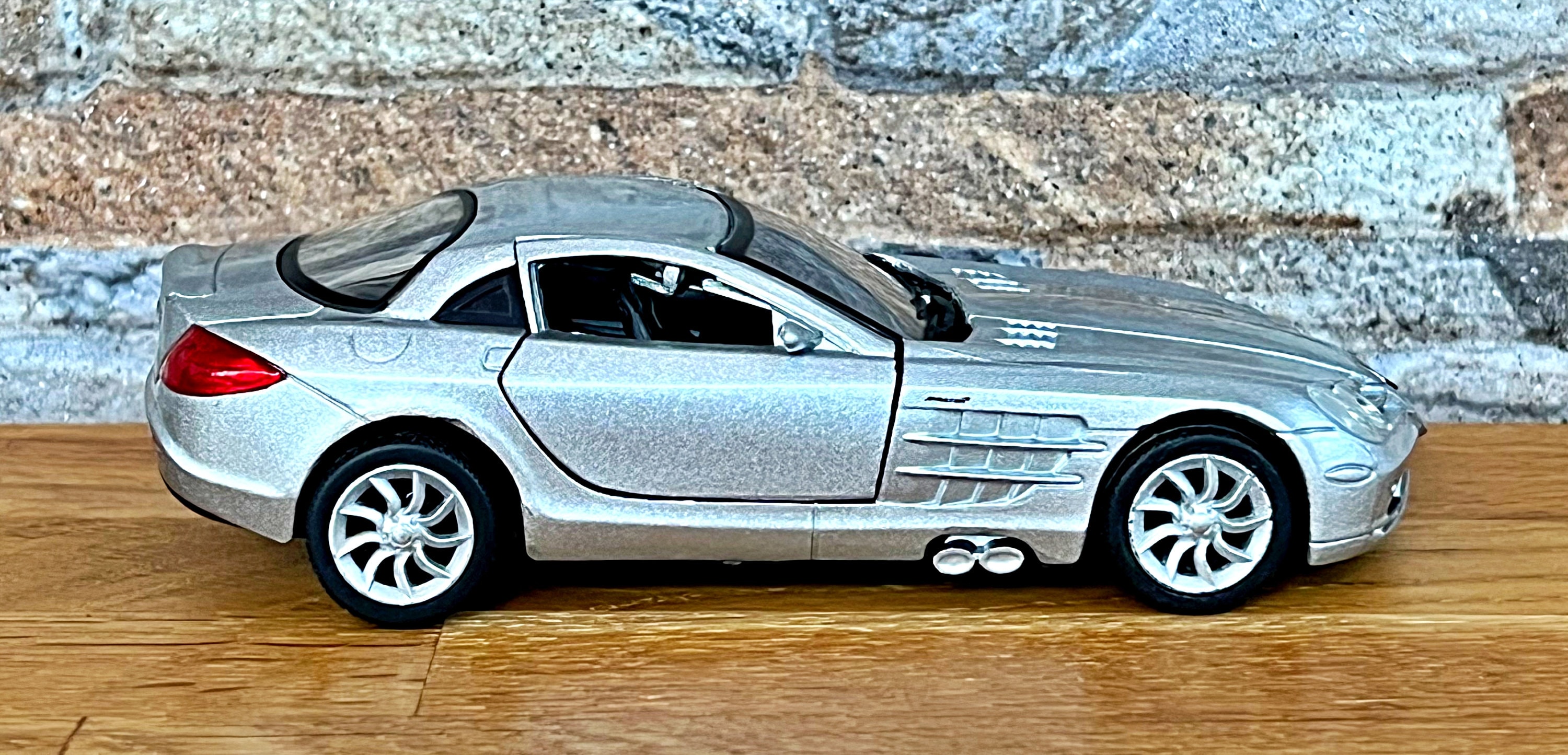 Mercedes Benz SLR Mclaren , Model Car, Scale 1/32, 1/32 Diecast