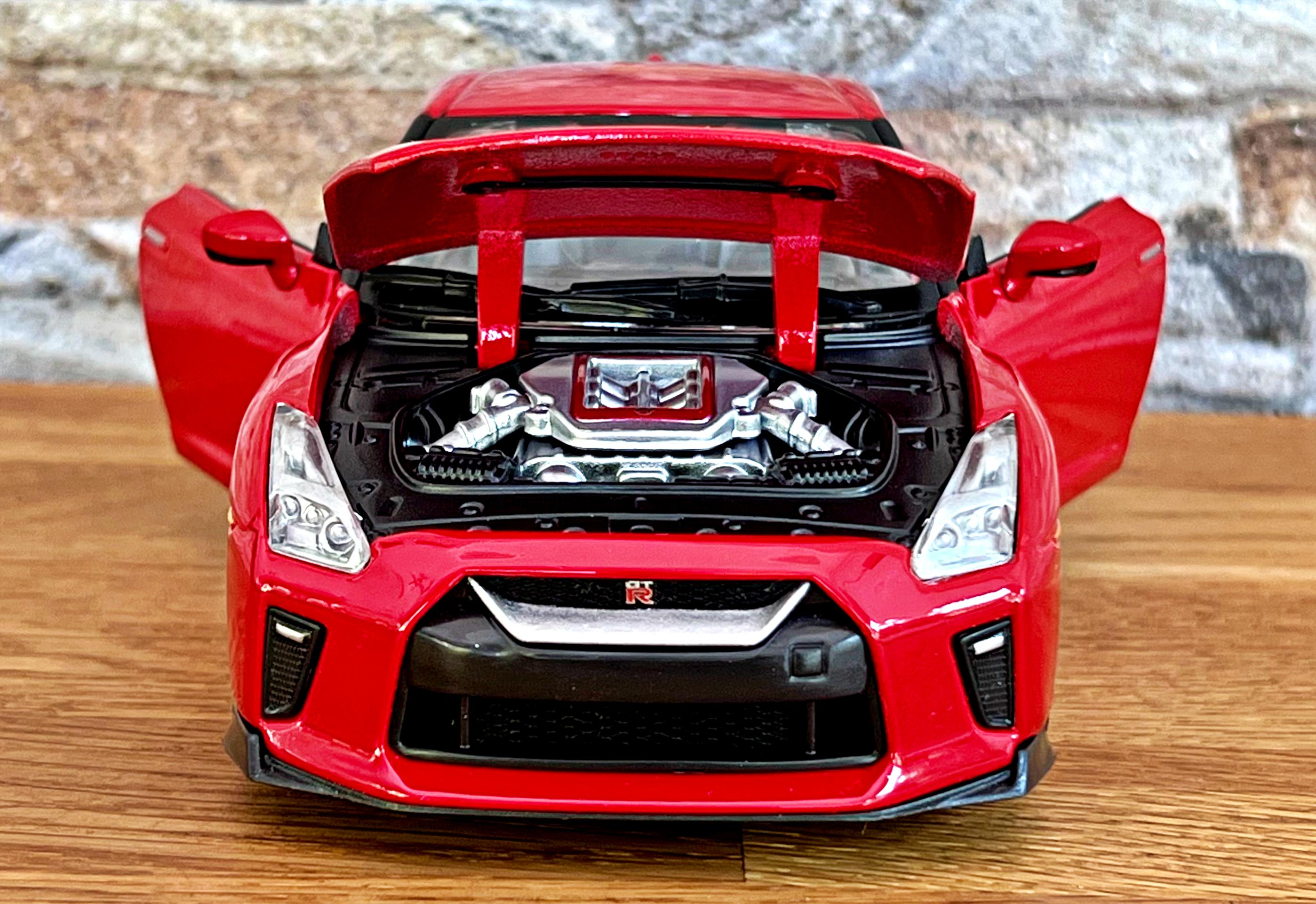 BBURAGO | Nissan GT-R 2017 Edition | 1:24 Scale Model Car Reproduction | Red | Collectible Children's Toy Ideal Ages 3+ | B18-21082