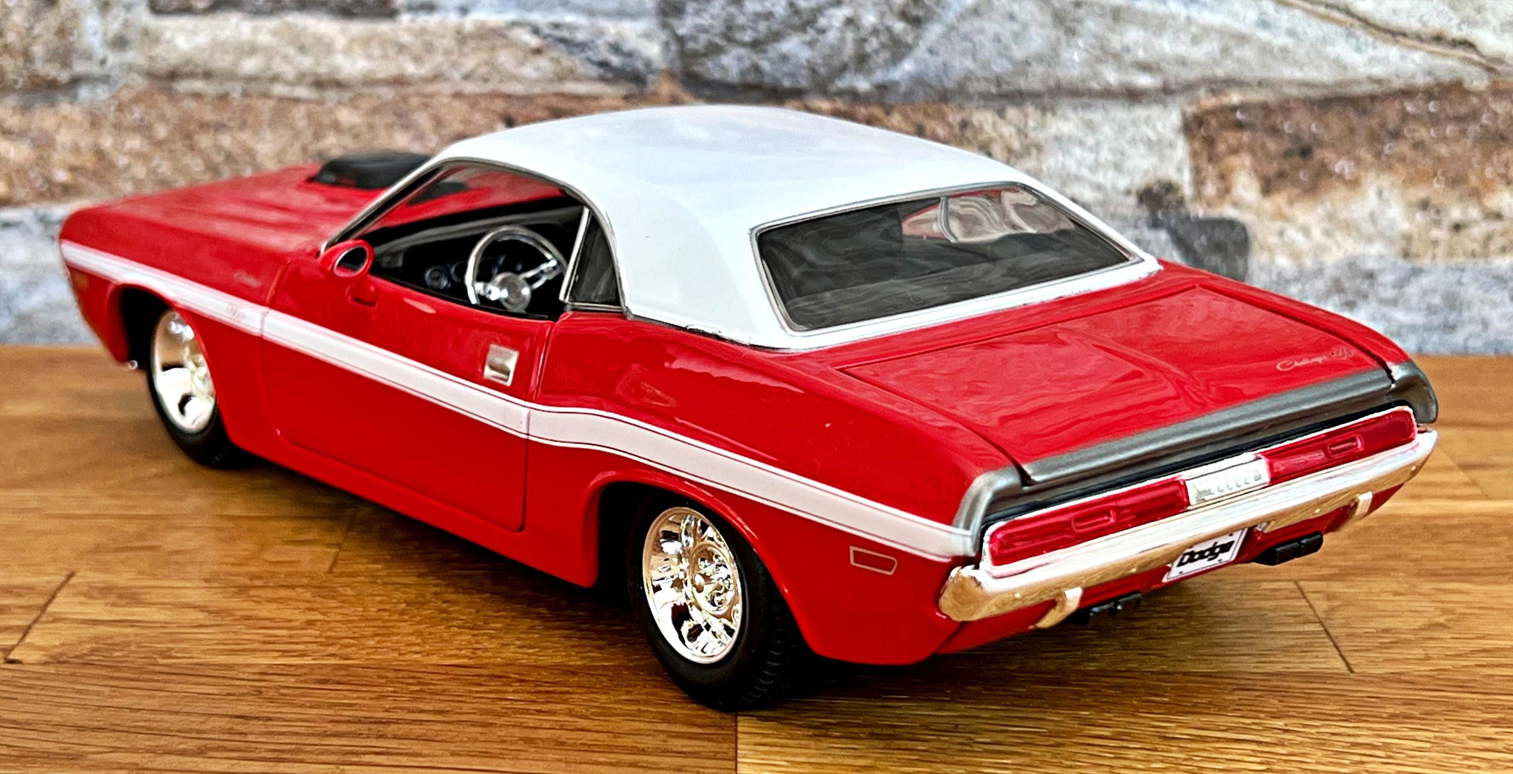 Dodge Challenger RT Coupe 1970 | 1:24 Diecast Car | 1/24 Scale