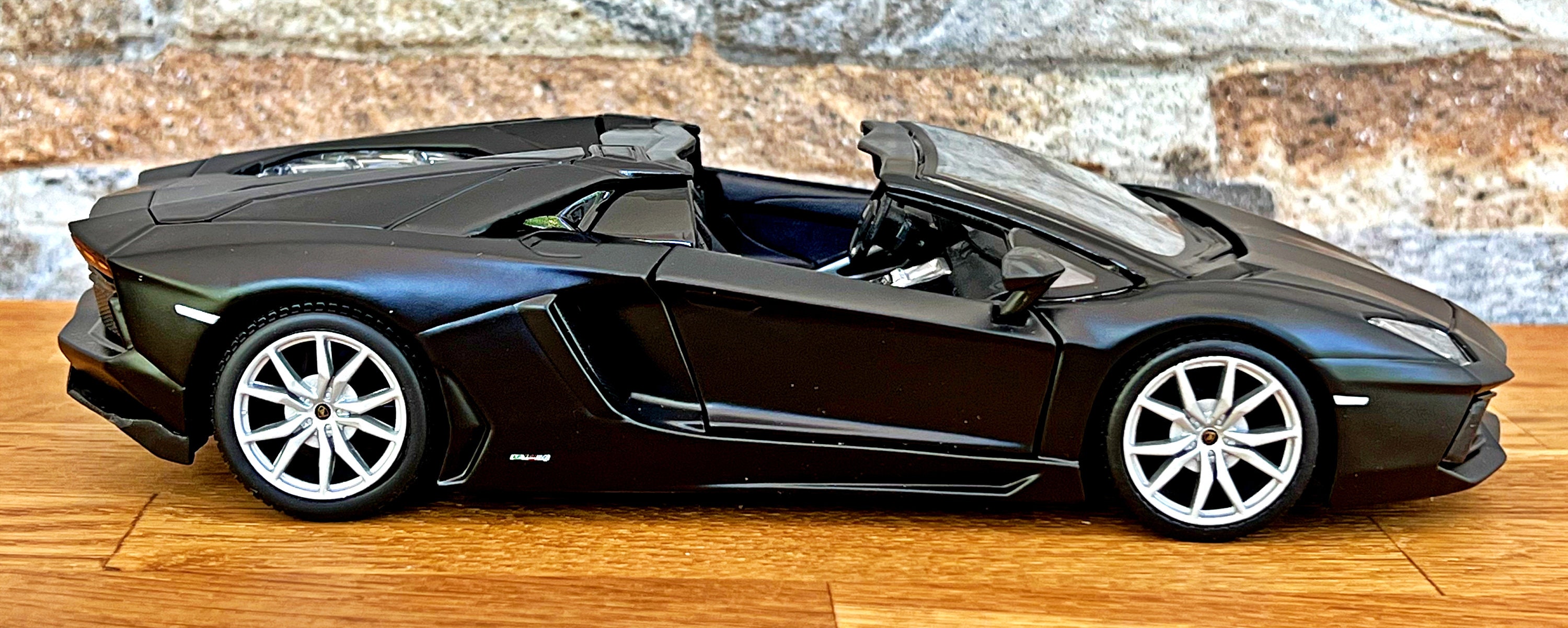Lamborghini Aventador LP 700-4 Roadster | Model Car | Diecast Car