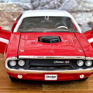 Dodge Challenger RT Coupe 1970 | 1:24 diecast car | 1/24 scale Model car | vintage model car | die cast car | Dodge | Old model car | 1970s