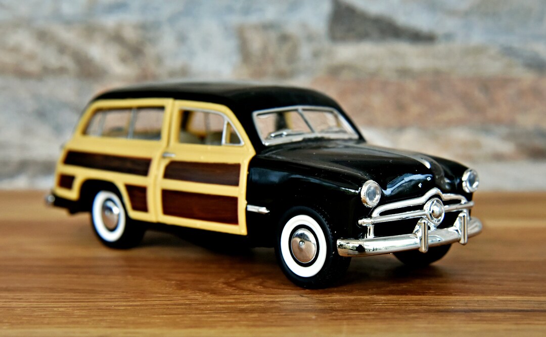 ミニカー 1949 FORD WOODY STATION WAGON 1949 Ford Woody Wagon Sunny Side Diecast 1/38 Scale Model