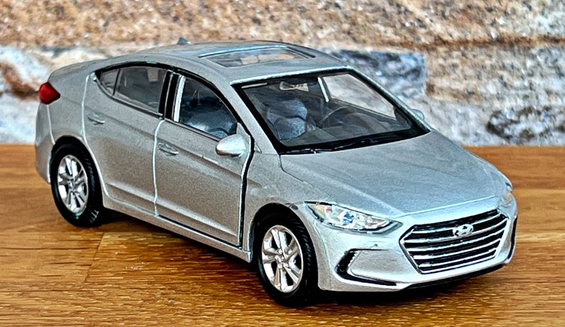 Hyundai Elantra , modèle de voiture, échelle 1/36 modèle de voiture, 1/36 voiture moulée sous pression, objet de collection, Hyundai Diecast, Modèle de voiture image 2