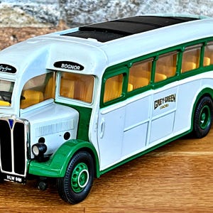 AEC Regal Grey Green, Vintage diecast bus, model metal bus, old classic bus, Die cast Collection item , Die cast Bus