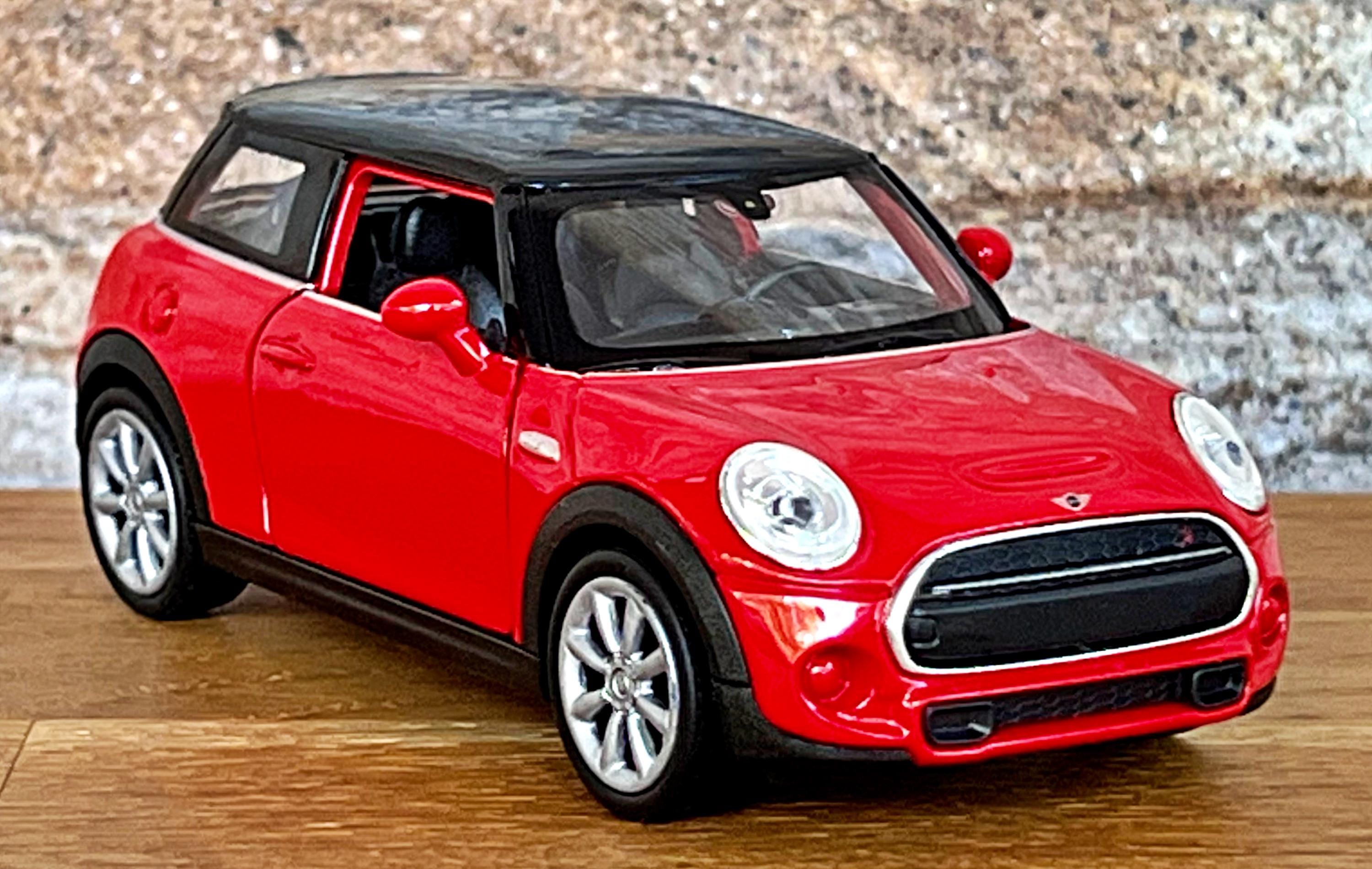 Minicooper レッド ミニカー 2ド 1:24 Diecast Car & Mechanic Set