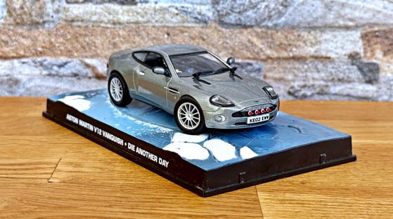 007 ASTON MARTIN V12(1/43スケール)ミニカーコレクション Aston Martin V12 Vanquish , 007 James Bond Collection , Vintage