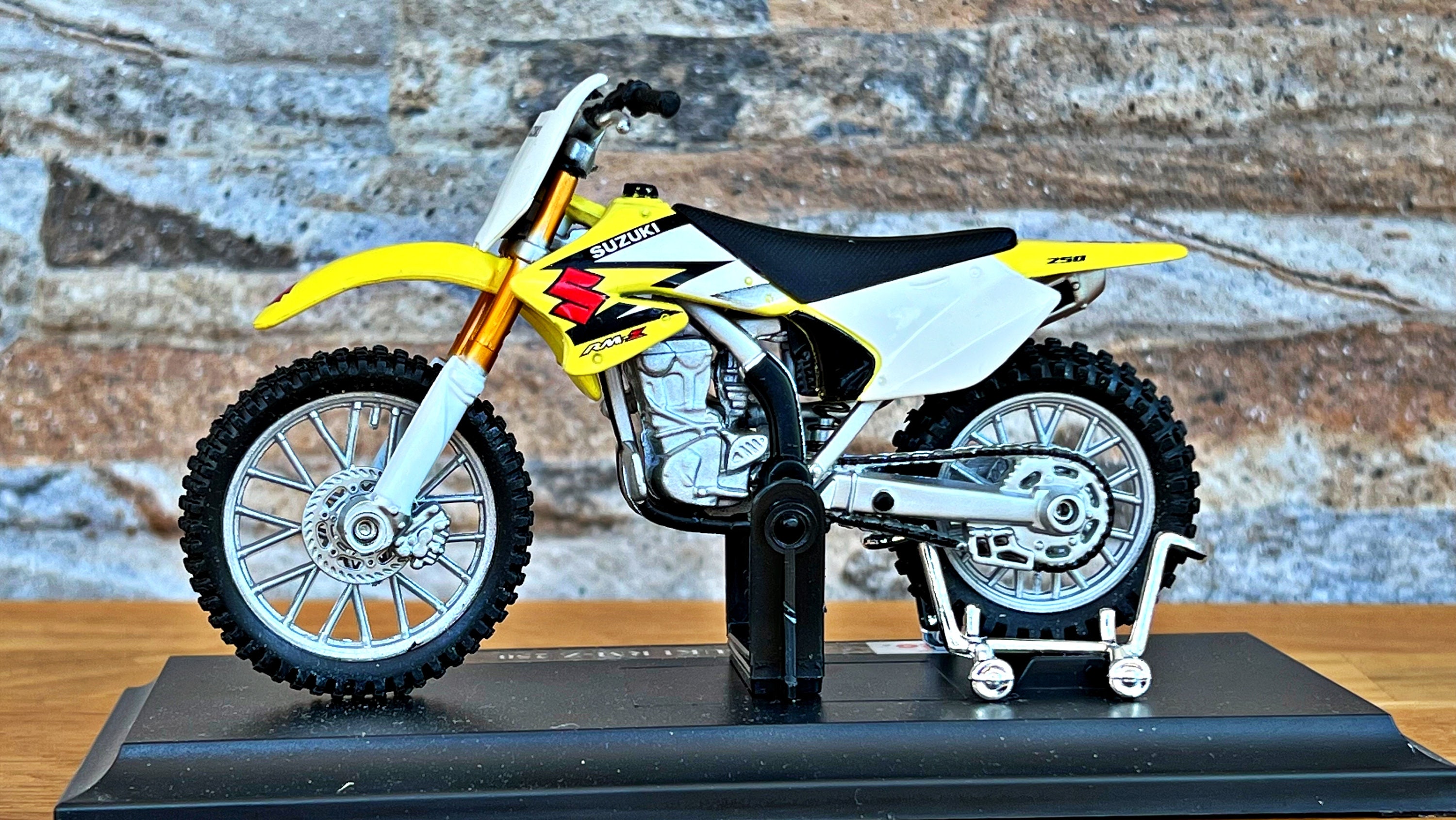 Suzuki RM-Z 250 | Scale 1/18 Model Motorcycle | Diecast Motorcycle | 1/ ...