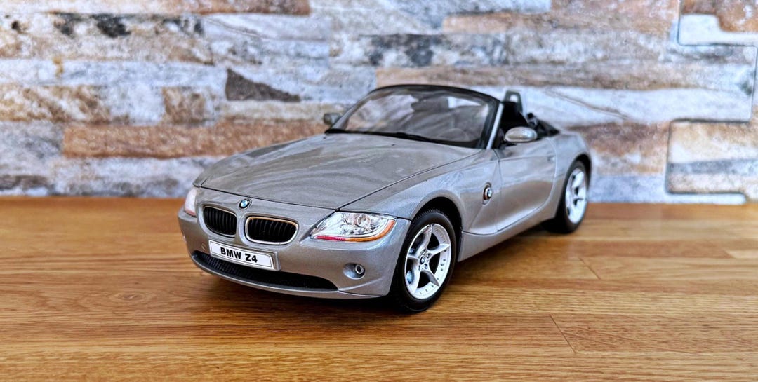 オートアート 1/18  Z4 クーペ ホワイト 1/64 おまけ付 オートアート 1/18 Z4 クーペ ホワイト 1/64 おまけ付 1/64 Kyosho BMW