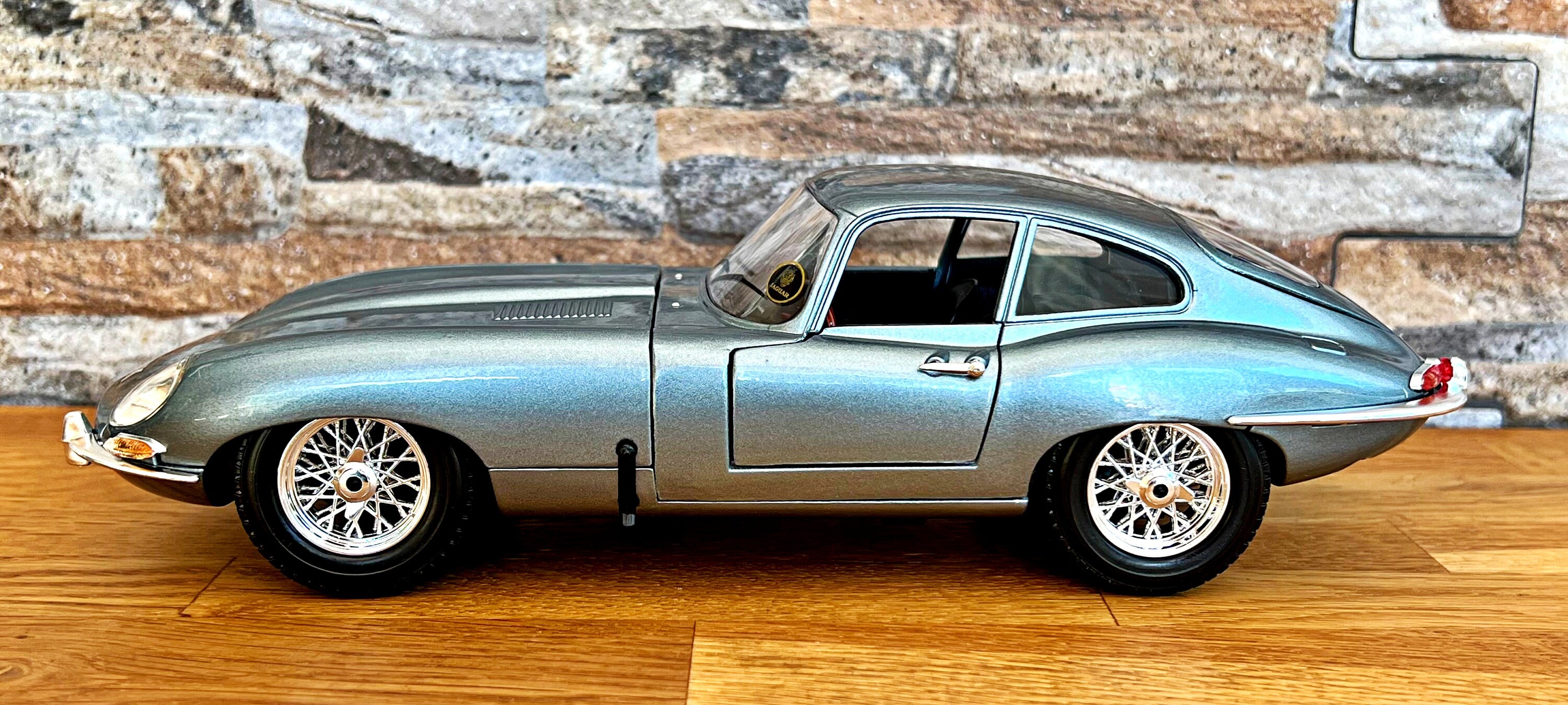 Jaguar E-type Coupe | 1/18 Scale Model Car | Diecast Car | Die 