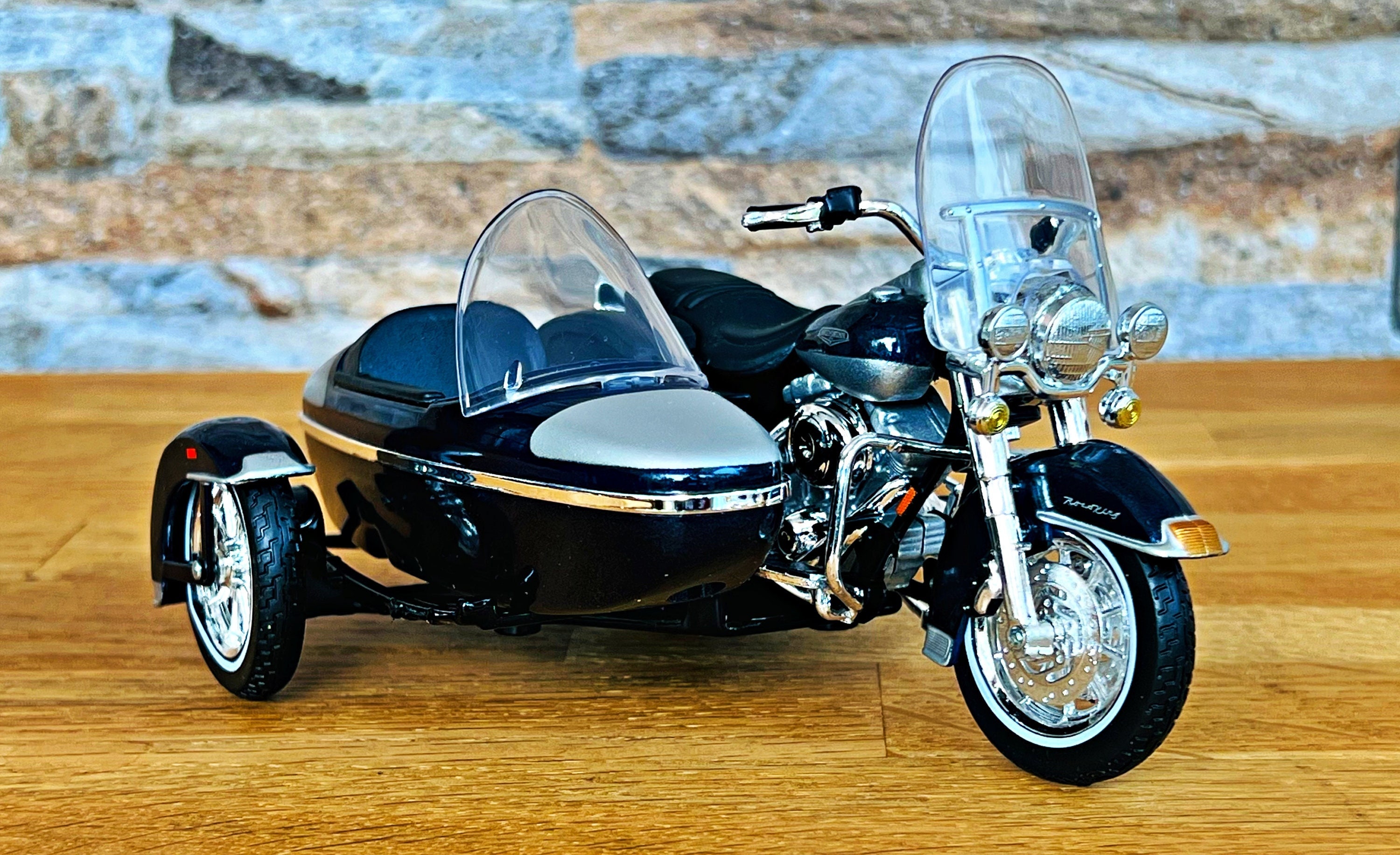 HOPEYS Motorcycle 1:18 for Harley-Davidson FLHR Road King Vintage  Motorcycle Model, Metal Miniature Motorcycle Toy ratios (Color : Yellow)