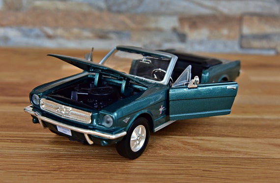 Ford Mustang 1/2 cabriolet