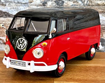 1/64 Scale 1960 Volkswagen Delivery Van - Bus - M2 Machines - Coca