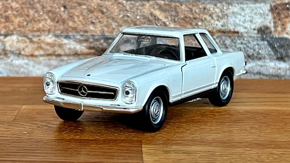 Mercedes diecast cars discount