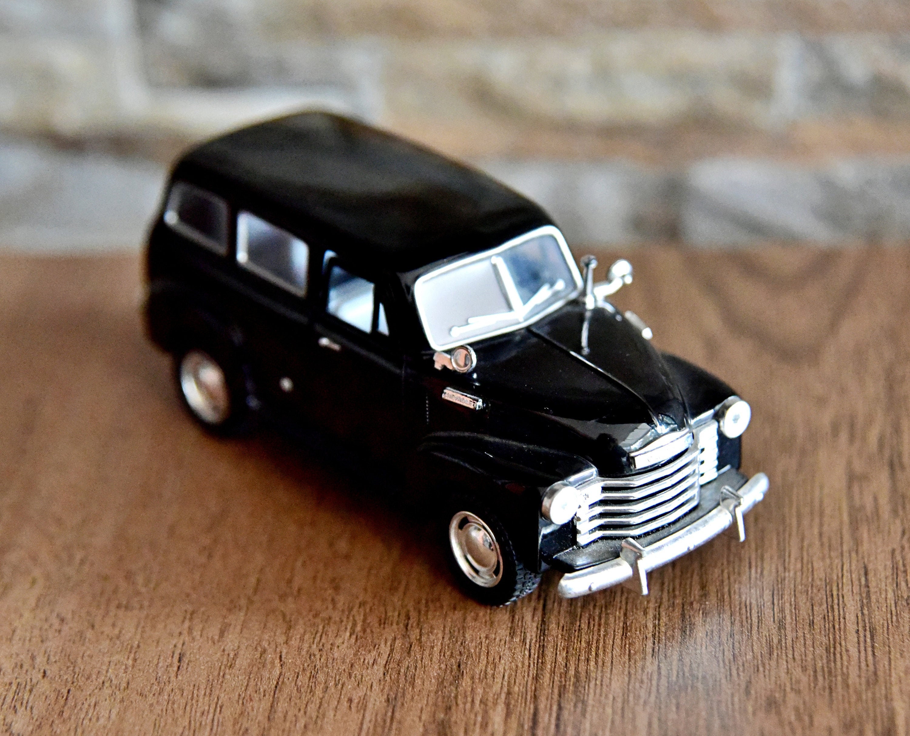 ミニカー GMC CARRYALL SUBURBAN(1950) 1/18 MIRA 1:18 Mira GMC Carryall Suburban '50 – Cameron's Model Cars